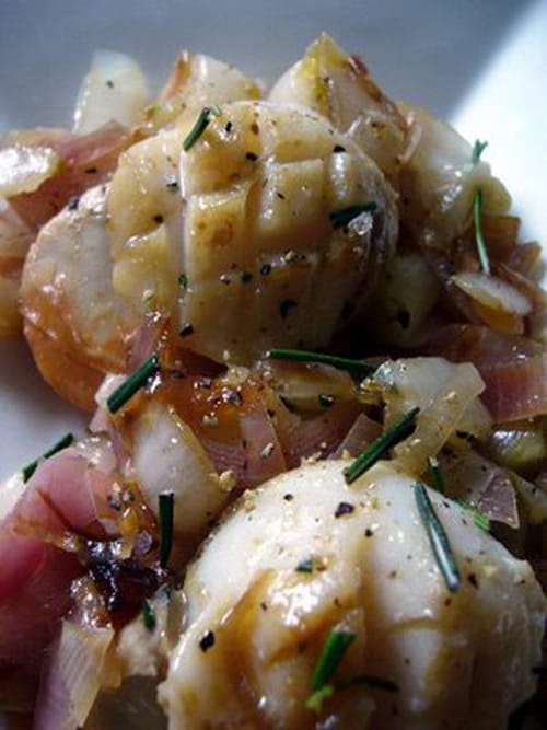 Coquilles Saint-Jacques, endives et échalotes au sirop d'érable