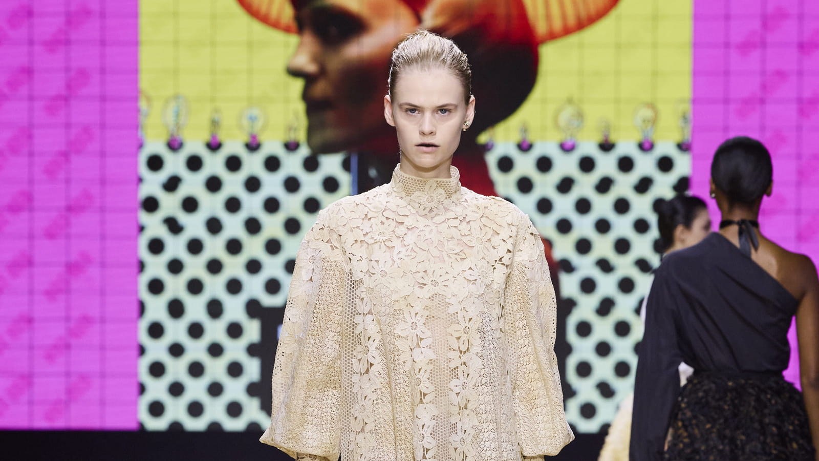 Look 60