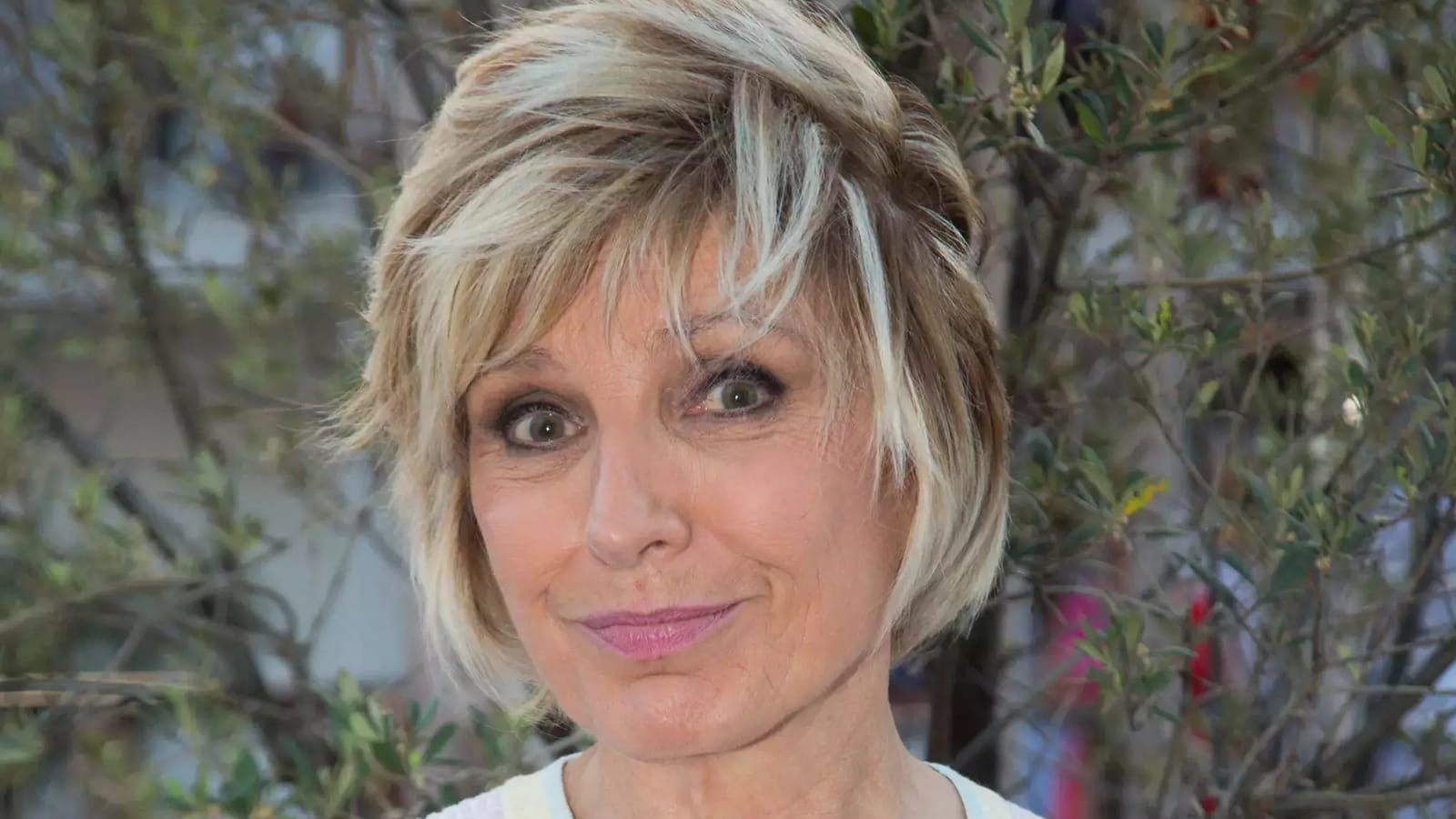 Evelyne Dhéliat