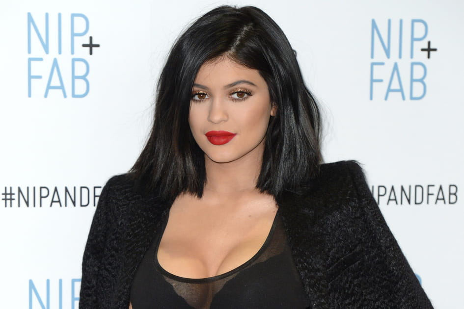 Kylie Jenner et son contouring sur le d&eacute;collet&eacute;