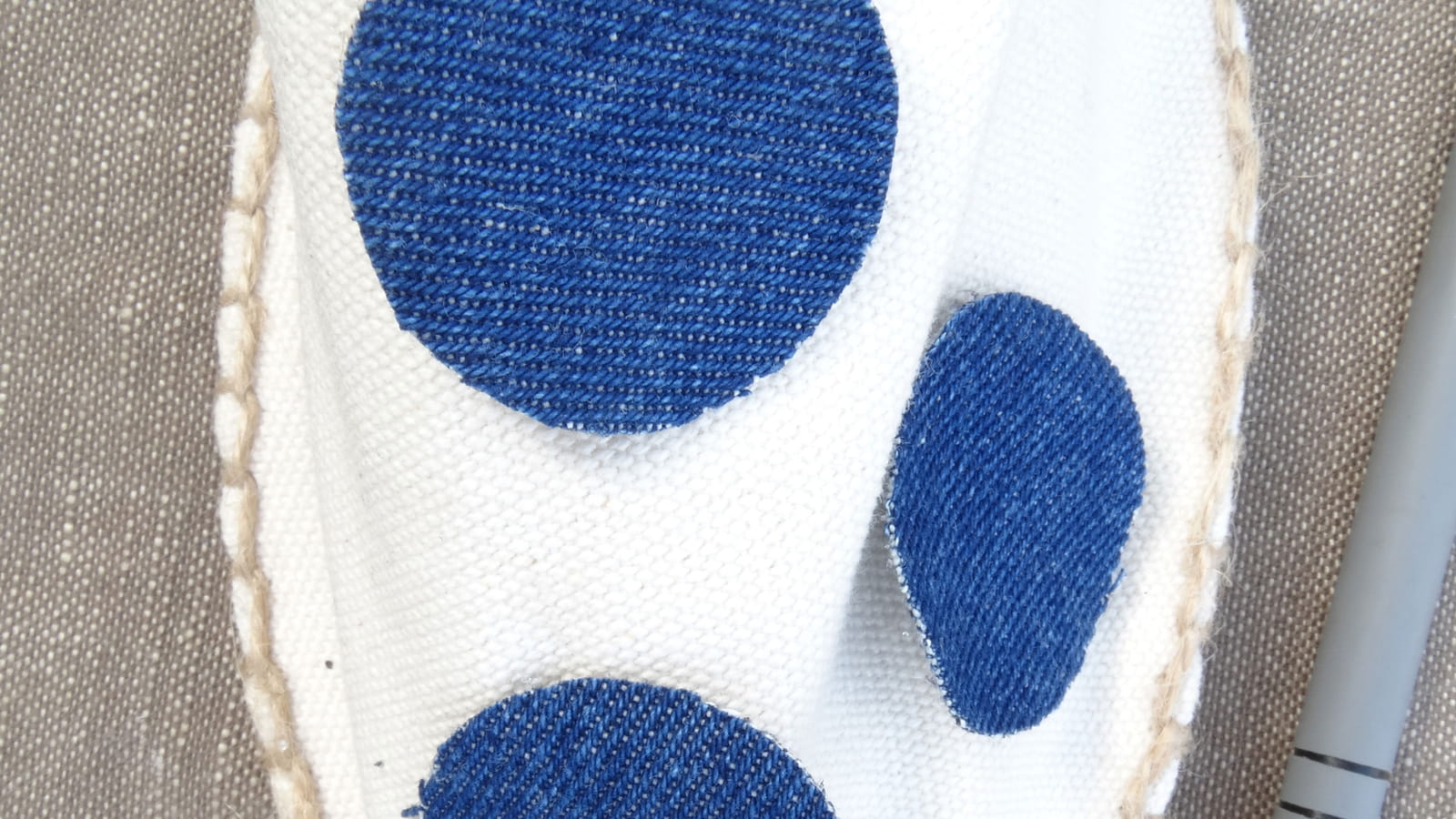 Positionner les ronds sur les espadrilles