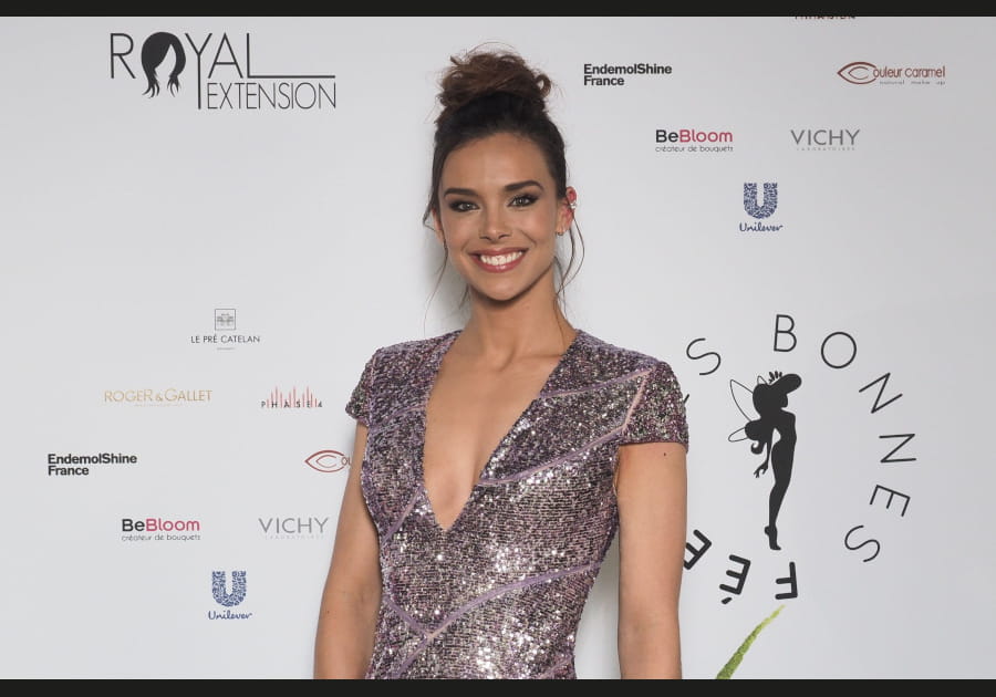 Marine Lorphelin, lumineuse avec son chignon coiff&eacute;-d&eacute;coiff&eacute;