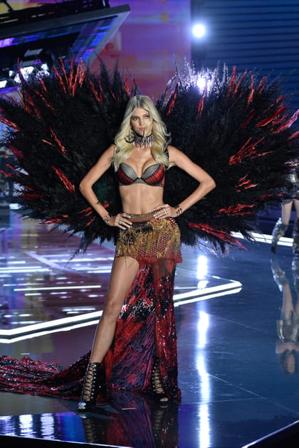 Devon Windsor au d&eacute;fil&eacute; Victoria's Secret 2017
