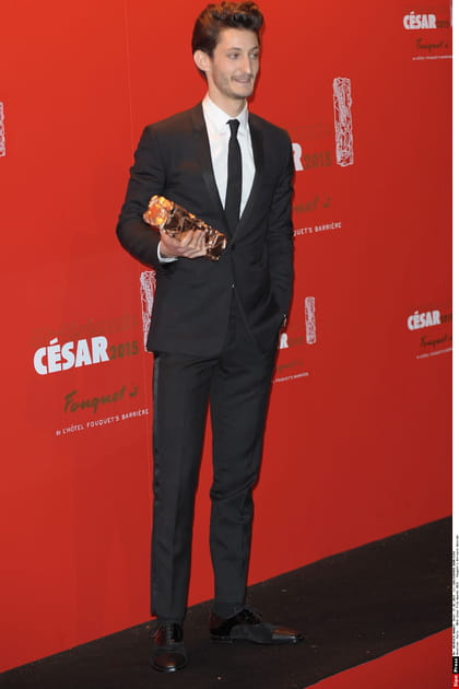 Pierre Niney en costume cintré