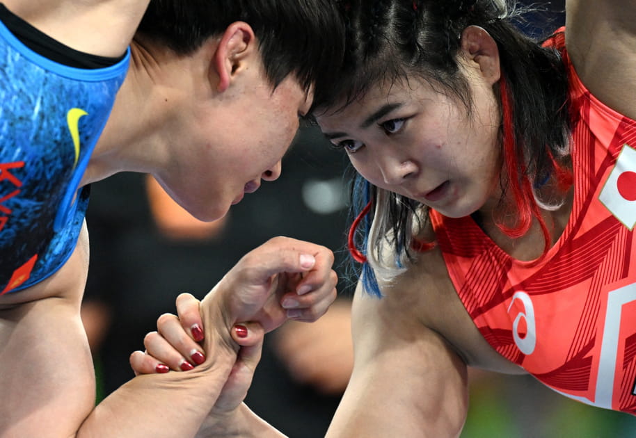 Nonoka Ozaki et ses ongles rouges