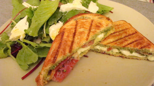 Croque-pesto mozza et jambon cru