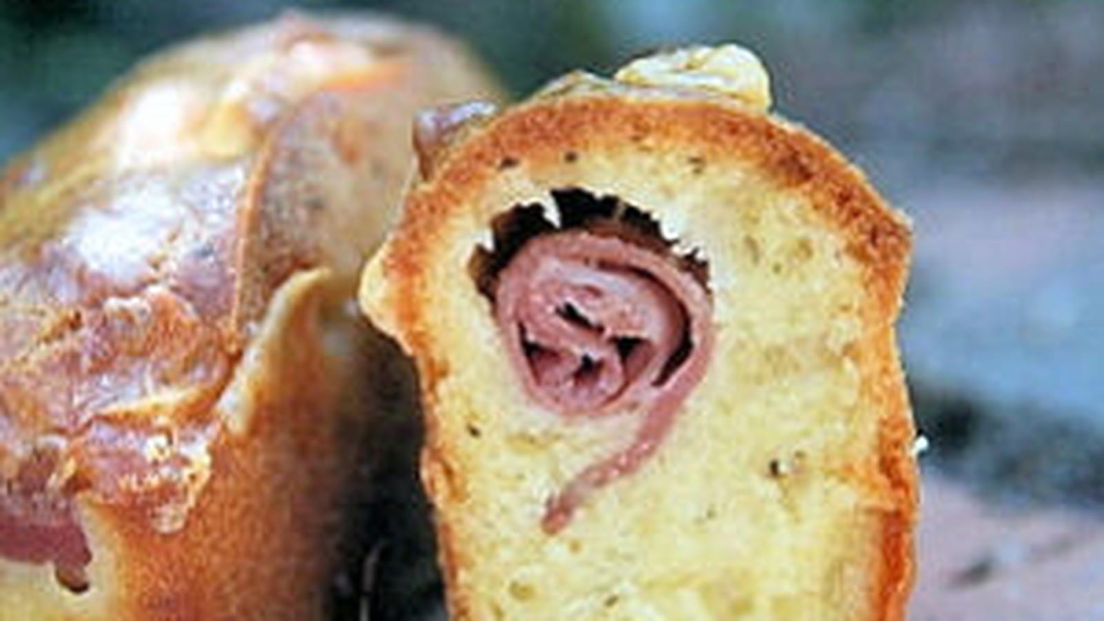 Cake aux oignons nouveaux, spirale de coppa