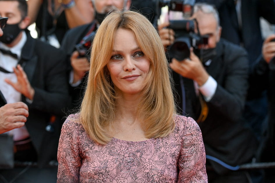 Vanessa Paradis, f&eacute;&eacute;rique avec sa bouche ros&eacute;e