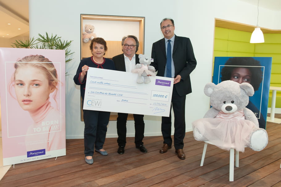 Marionnaud remet un chèque de 100 000 euros au CEW