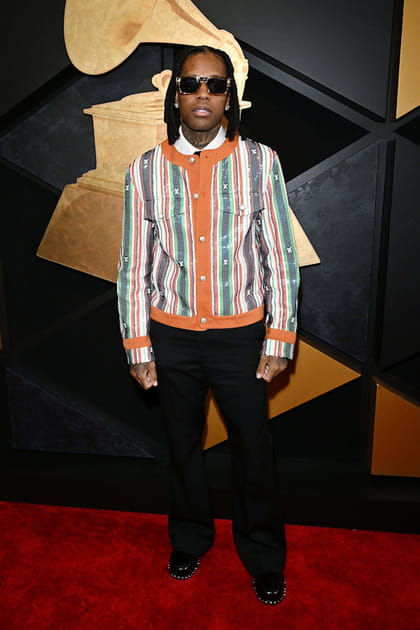 Lil Durk en cardigan à rayures et pantalon noir Louis Vuitton