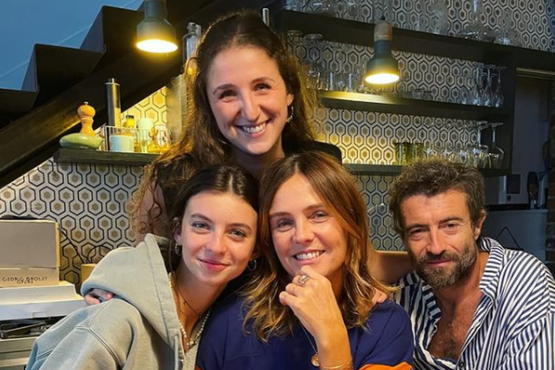 Marine Vignes en famille avec ses deux filles : son ainée Tess est le  portrait craché de son ex Nagui!