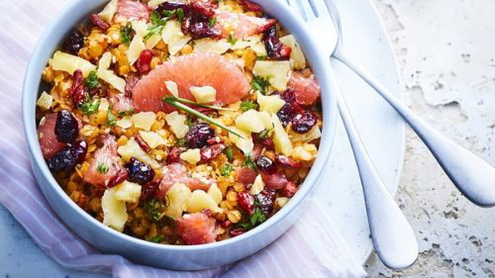 Salade de lentilles corail au pamplemousse et copeaux de Sbrinz AOP