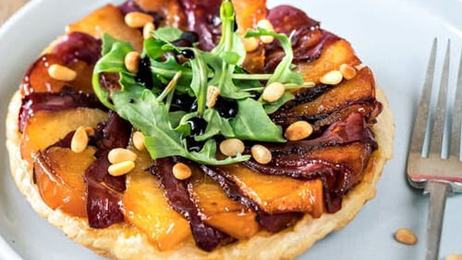 Tarte Tatin aux Pink Lady® et magret de canard fumé