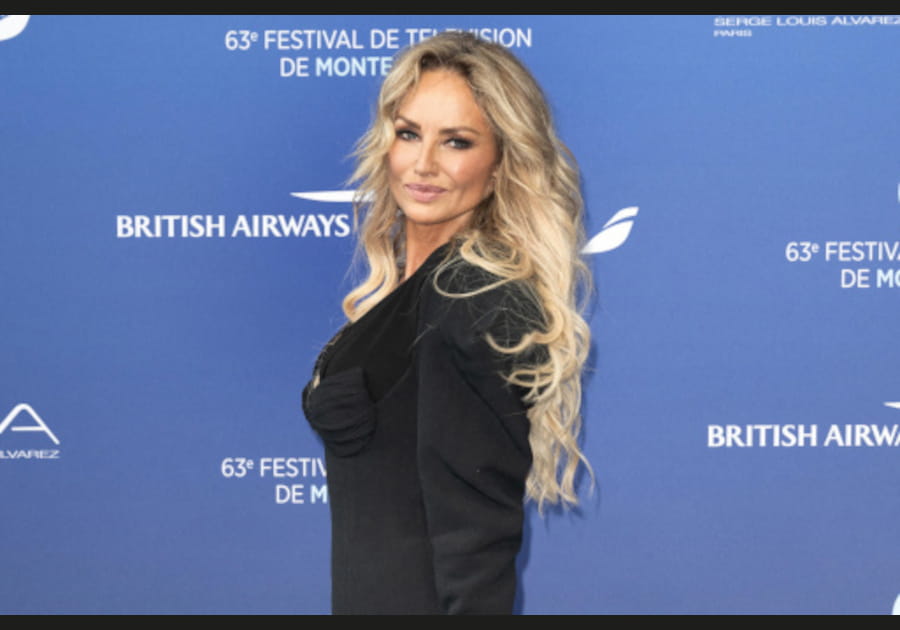 La cascade de boucles d'Adriana Karembeu