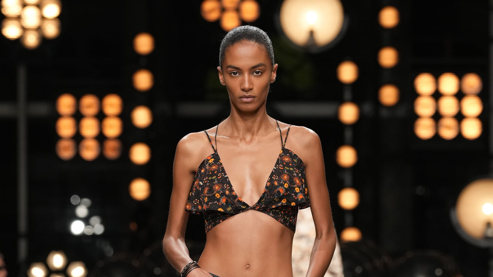 Look 16