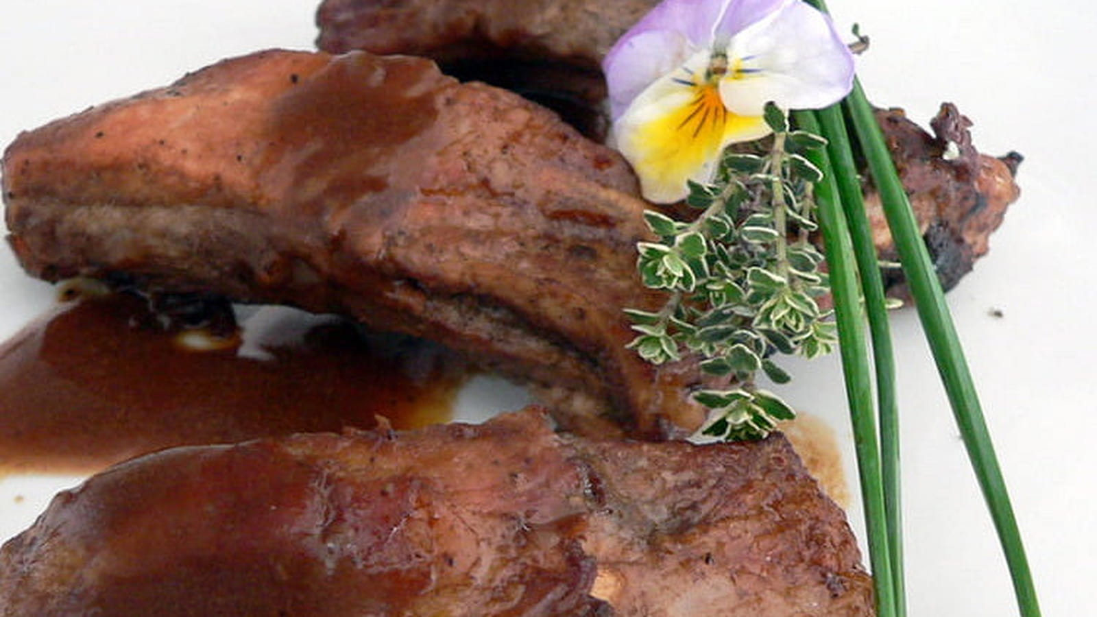 Travers de porc à la sauce café