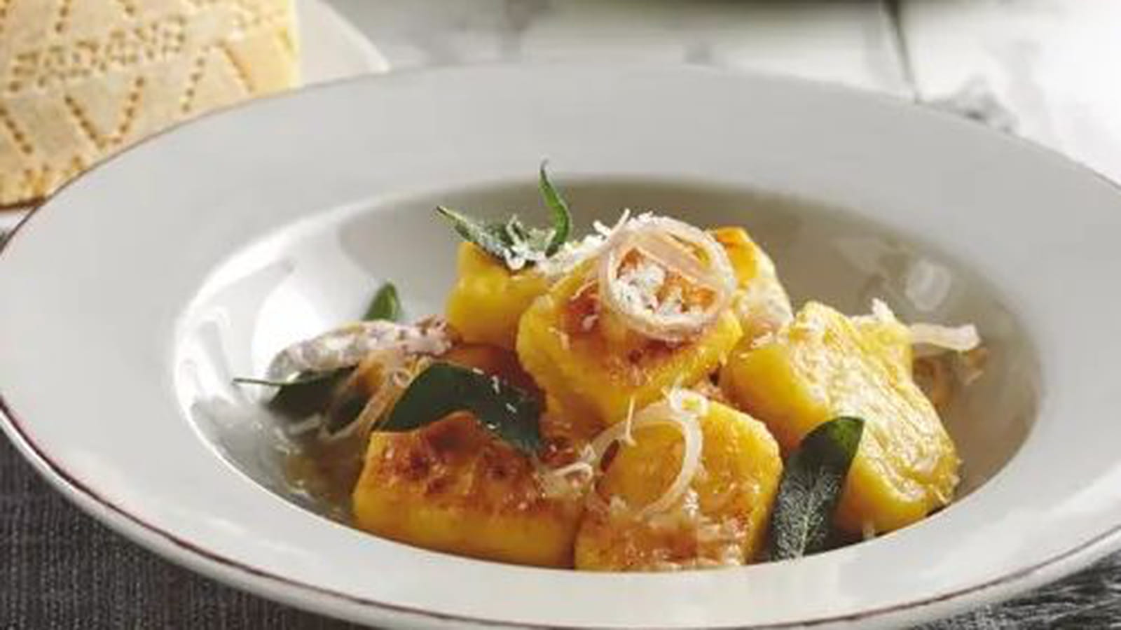 Gnocchis de potiron et Grana Padano à la sauge