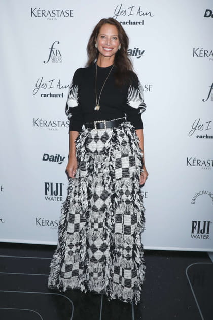 Christy Turlington en jupe graphique