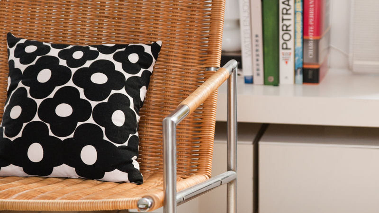 Coussin noir et blanc