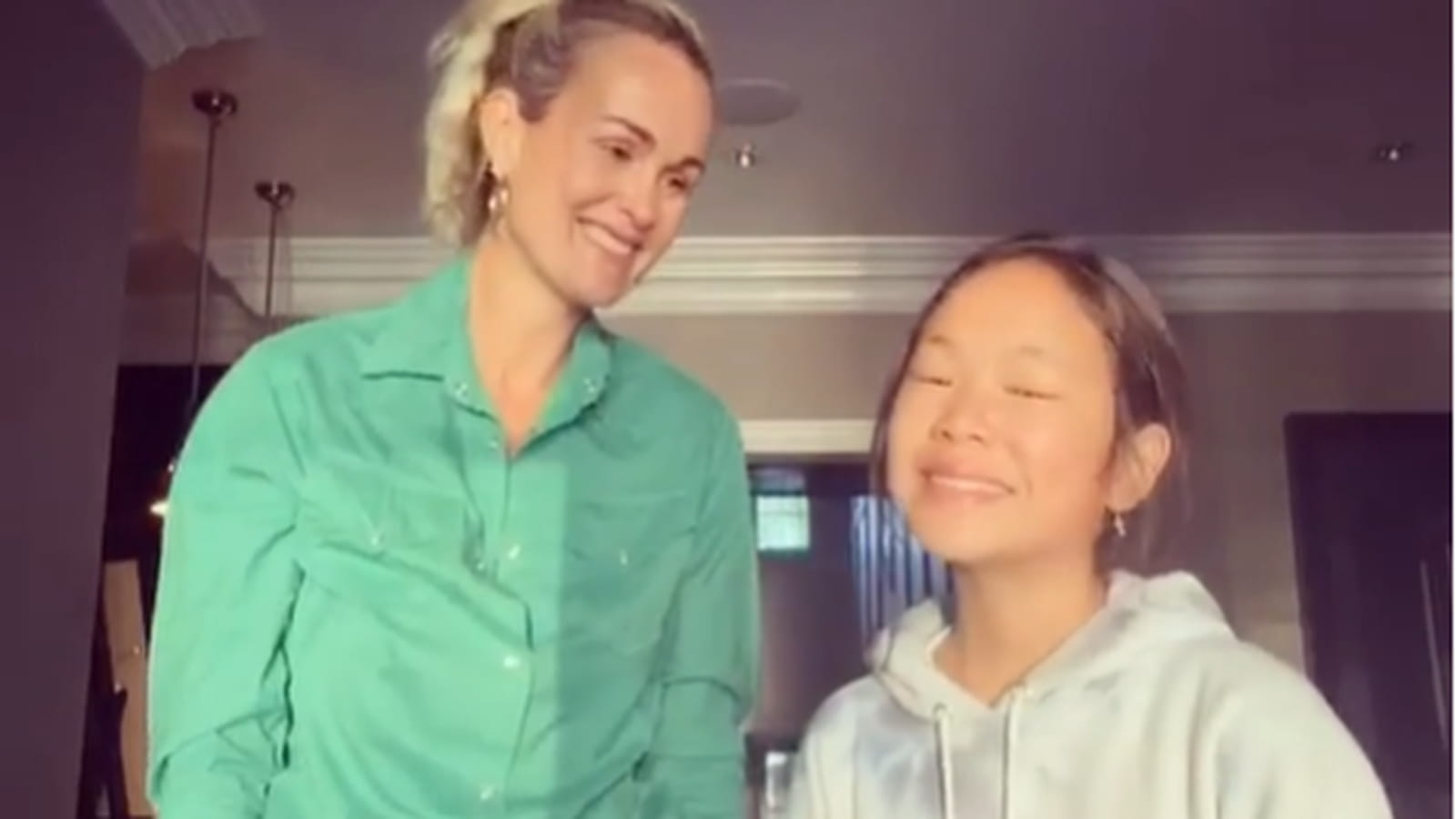 Laeticia et Joy Hallyday