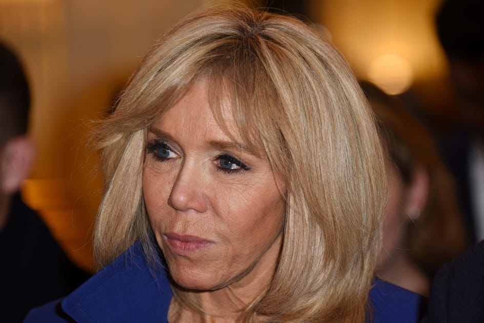 Brigitte Macron, glowy avec son blond cendr&eacute;
