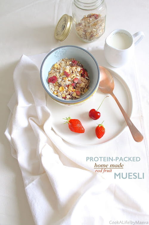 Muesli protéiné, super aliments, fruits rouges et fruits secs sans gluten