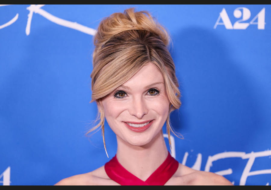 Les faux-cils inf&eacute;rieurs de Dylan Mulvaney