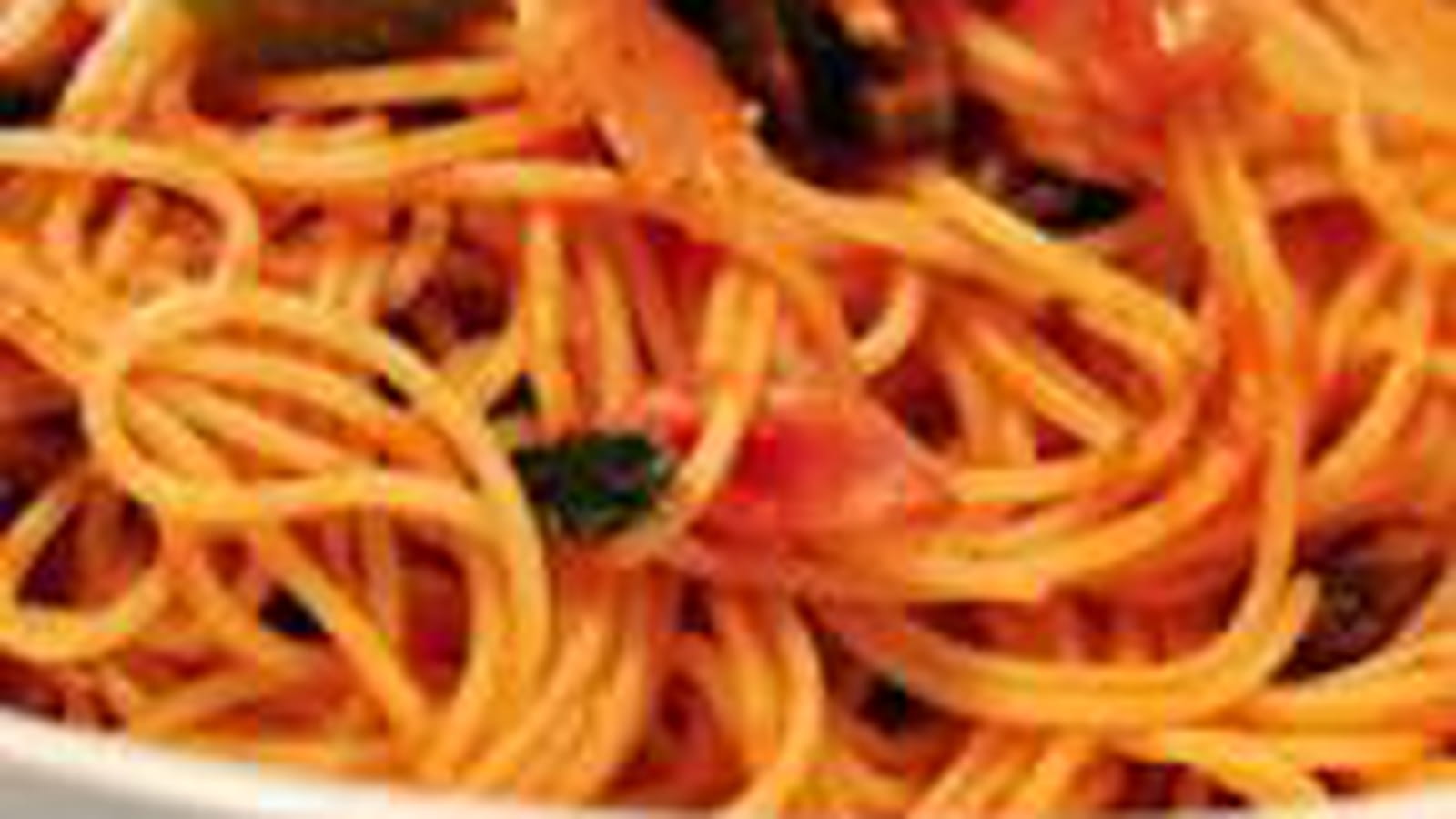 Capellini à la sauce tomate, avocat et jambon cru
