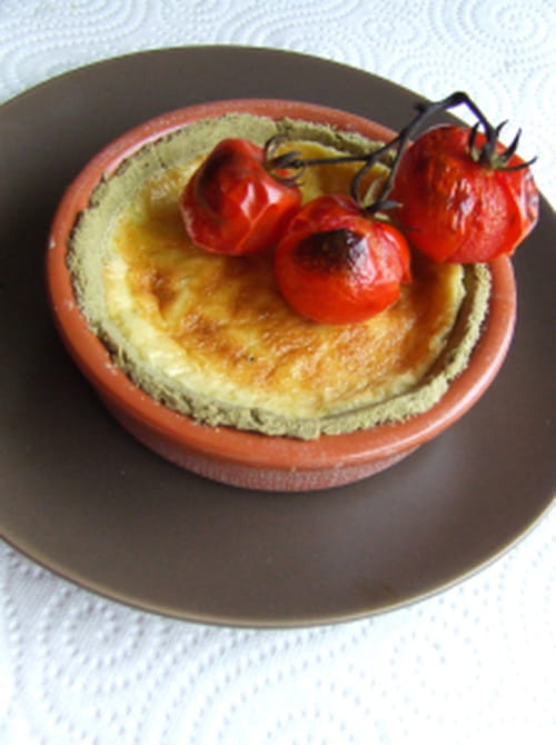 Tarte au chanvre, chèvre et tomates rôties