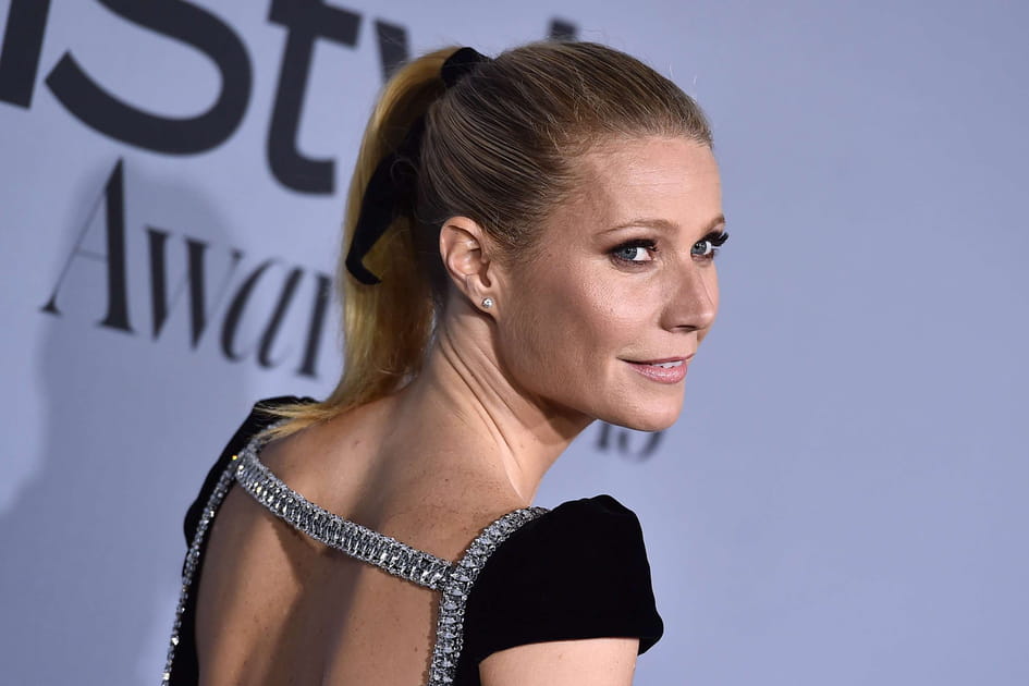 Gwyneth Paltrow avec un chouchou noir style ruban sur une queue-de-cheval