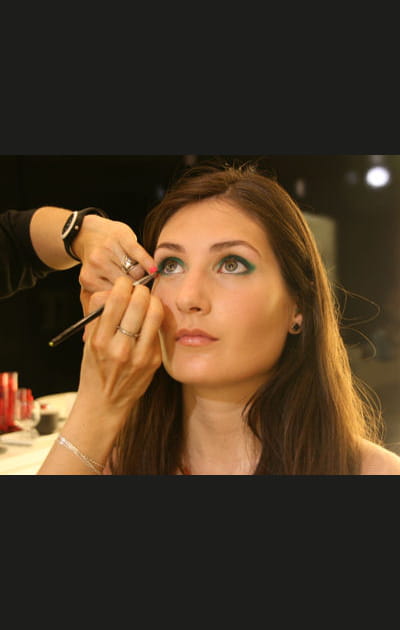 Un fard &agrave; paupi&egrave;res poudr&eacute; pour une couleur longue tenue