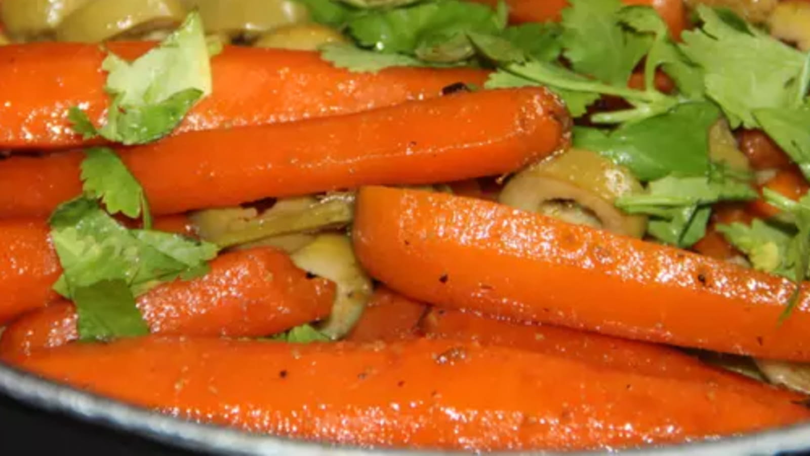 Carottes glacées miel, citron, épices et olives vertes