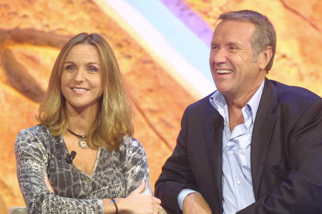 Yves Rénier avec sa femme Karine participe à l'émission Attention à la Marche en 2003
