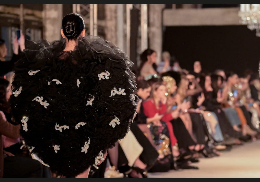 Le chignon wet de Rahul Mishra