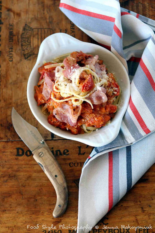 Pâtes Linguine aux lardons et à la tomate