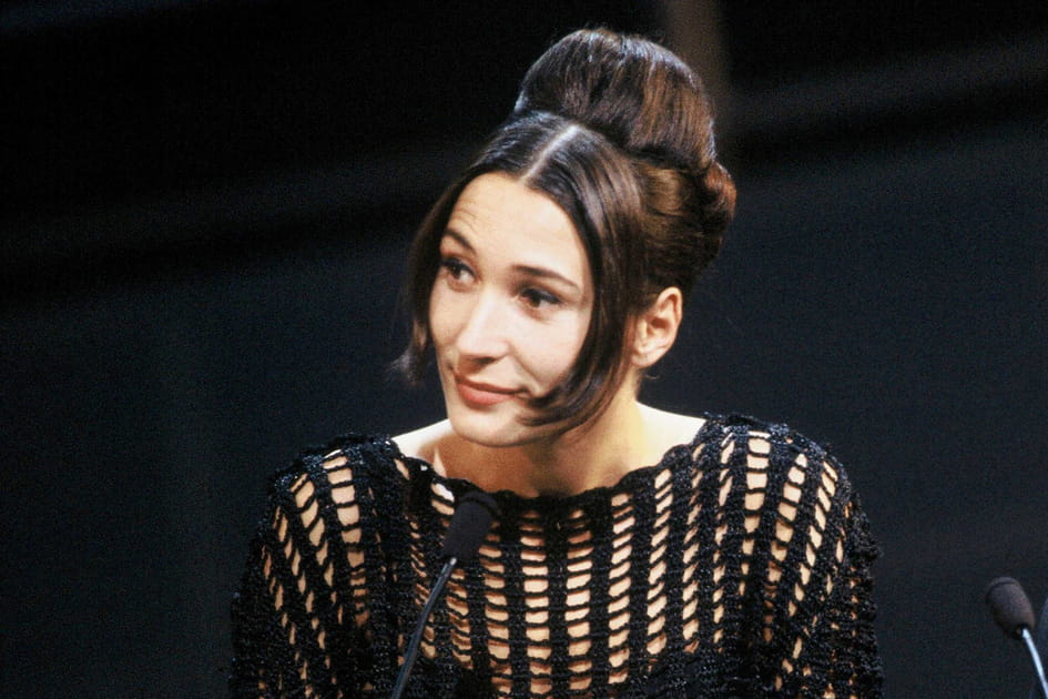 Zazie, magn&eacute;tique avec son chignon 90's