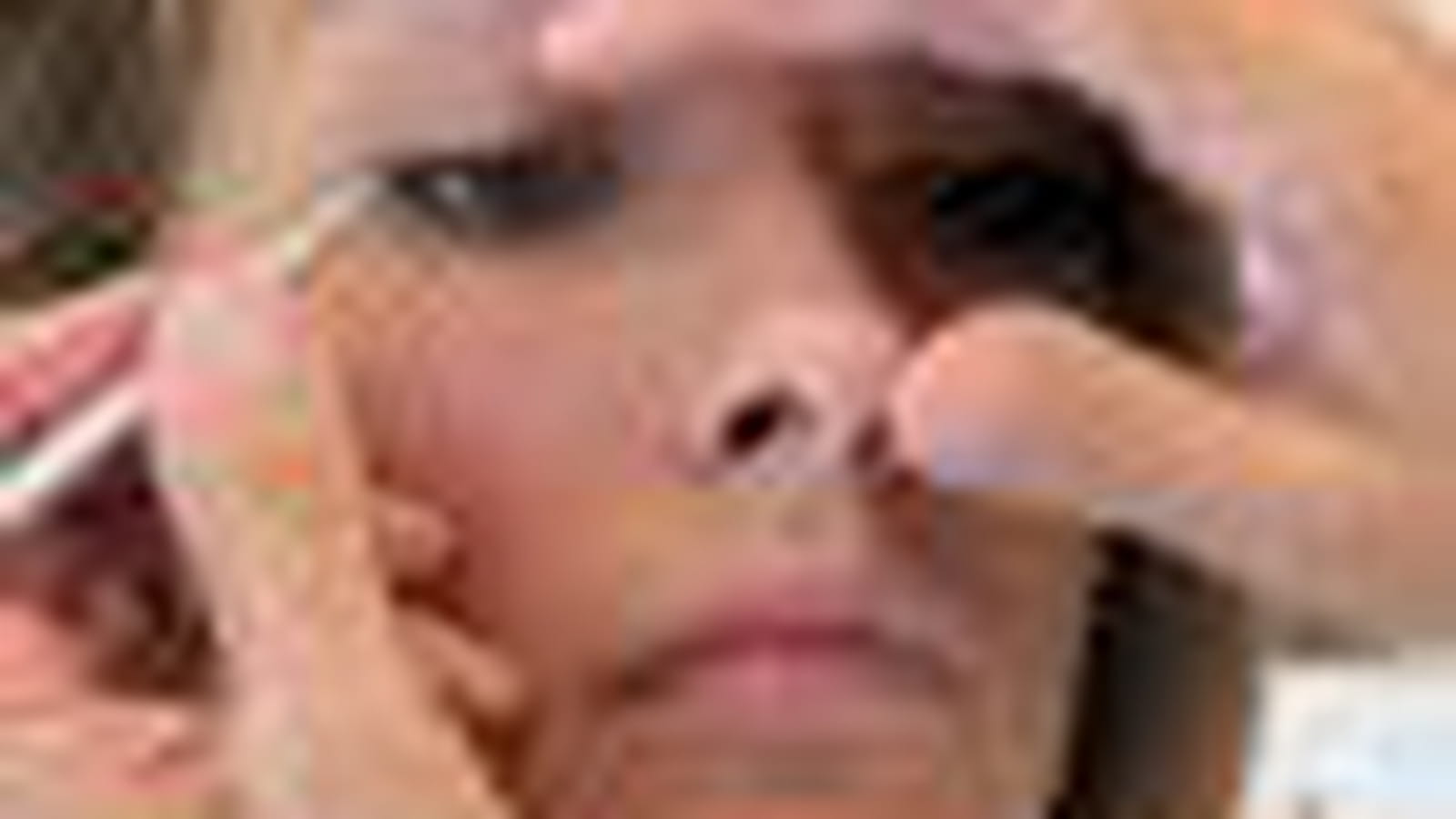 Etape 1 : l'eye liner