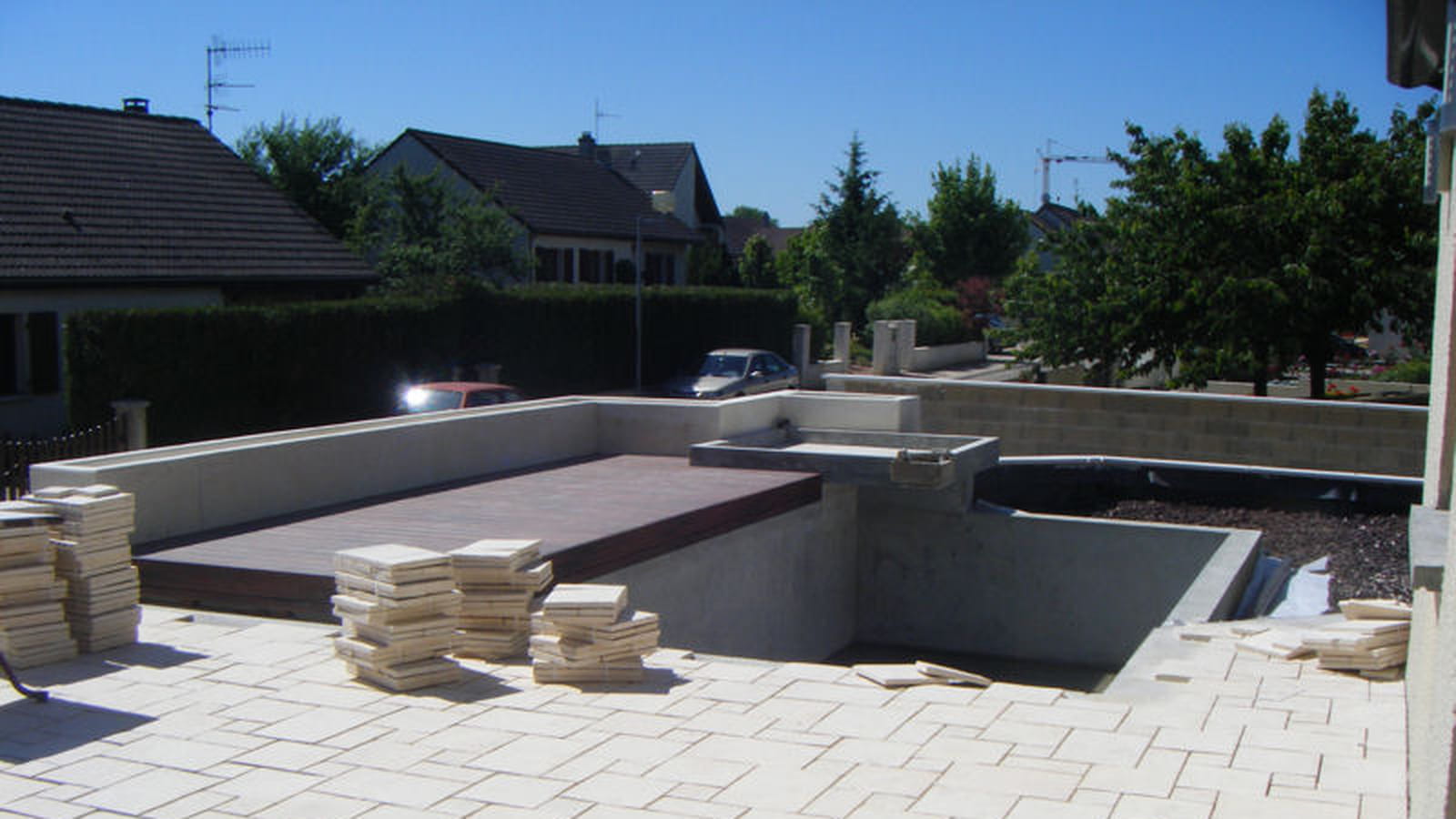Bassin et terrasse en construction