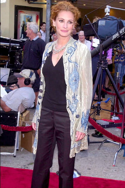 Julia Roberts en pantalon noir et tunique satinée