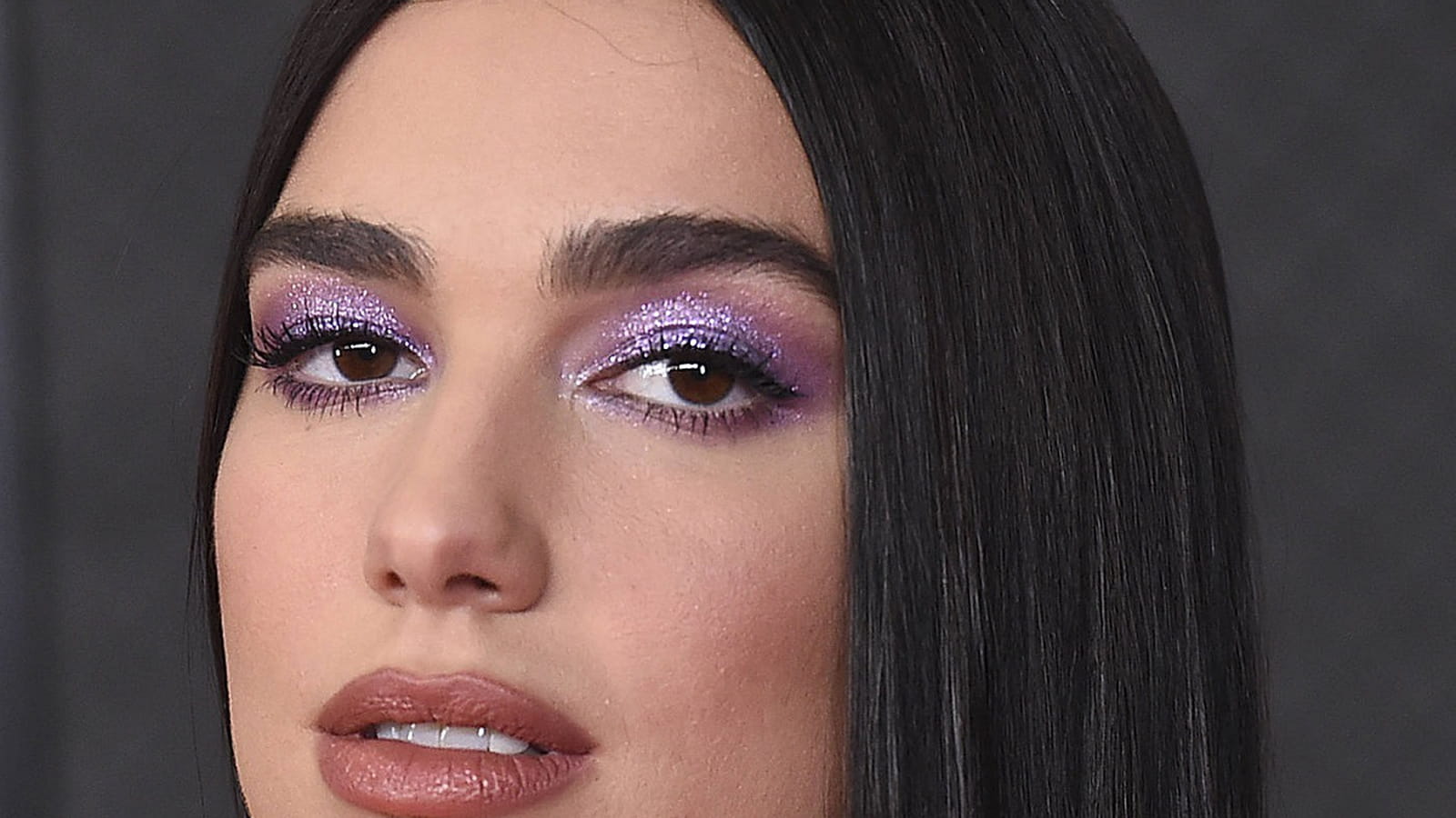 Dua Lipa en brune