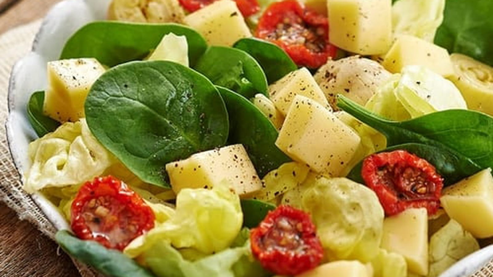 Salade de pousses d’épinard et Raclette de Savoie