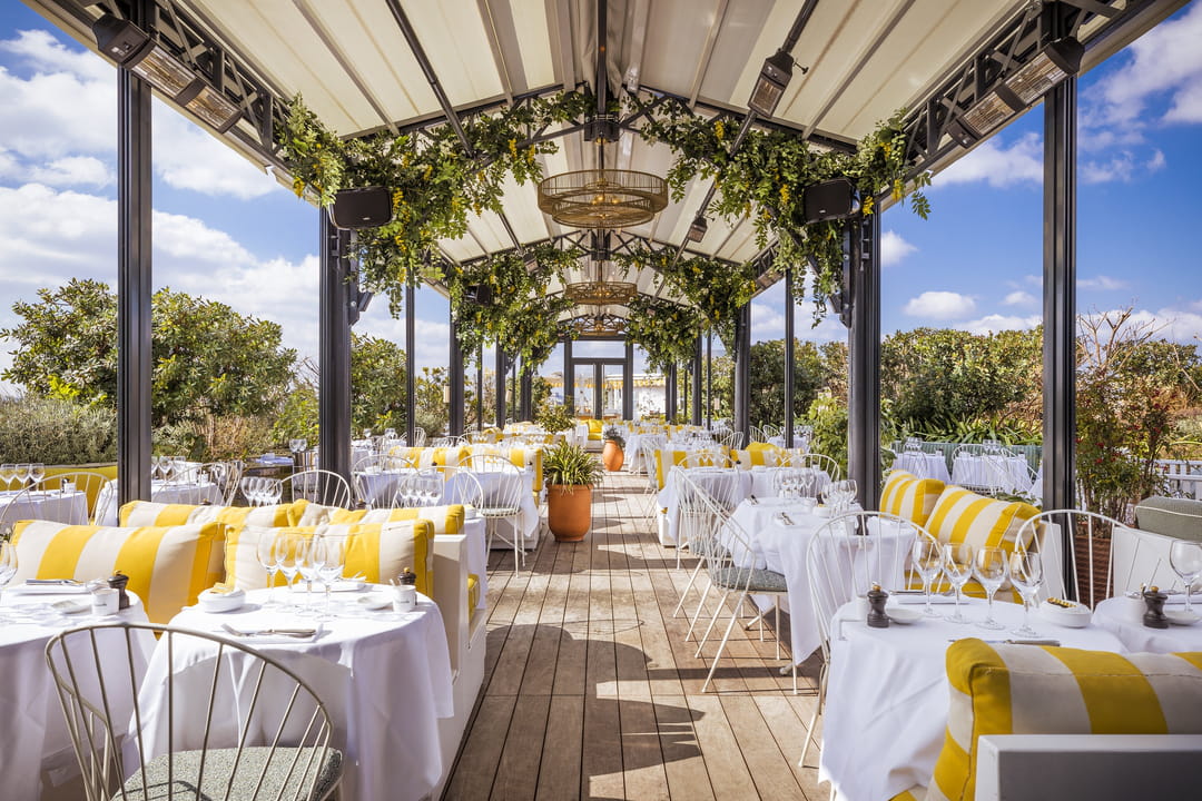 The decorative terraces of hotels and restaurants inspire us, and you?