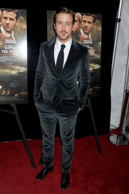 Ryan Gosling en costume en velours