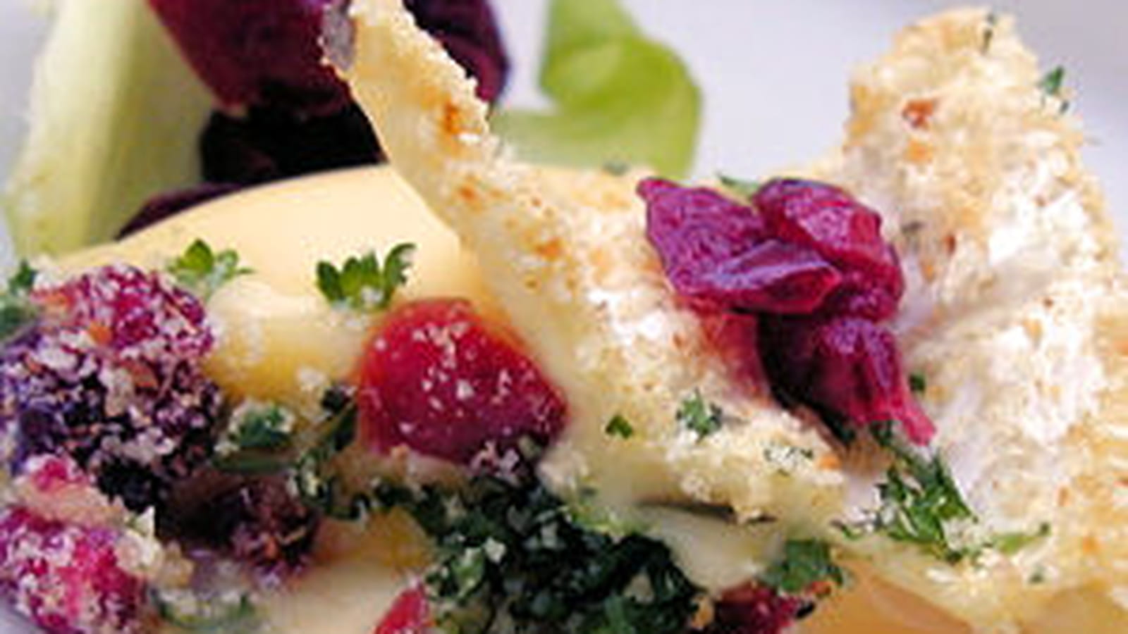 Camembert en habit rouge et vert