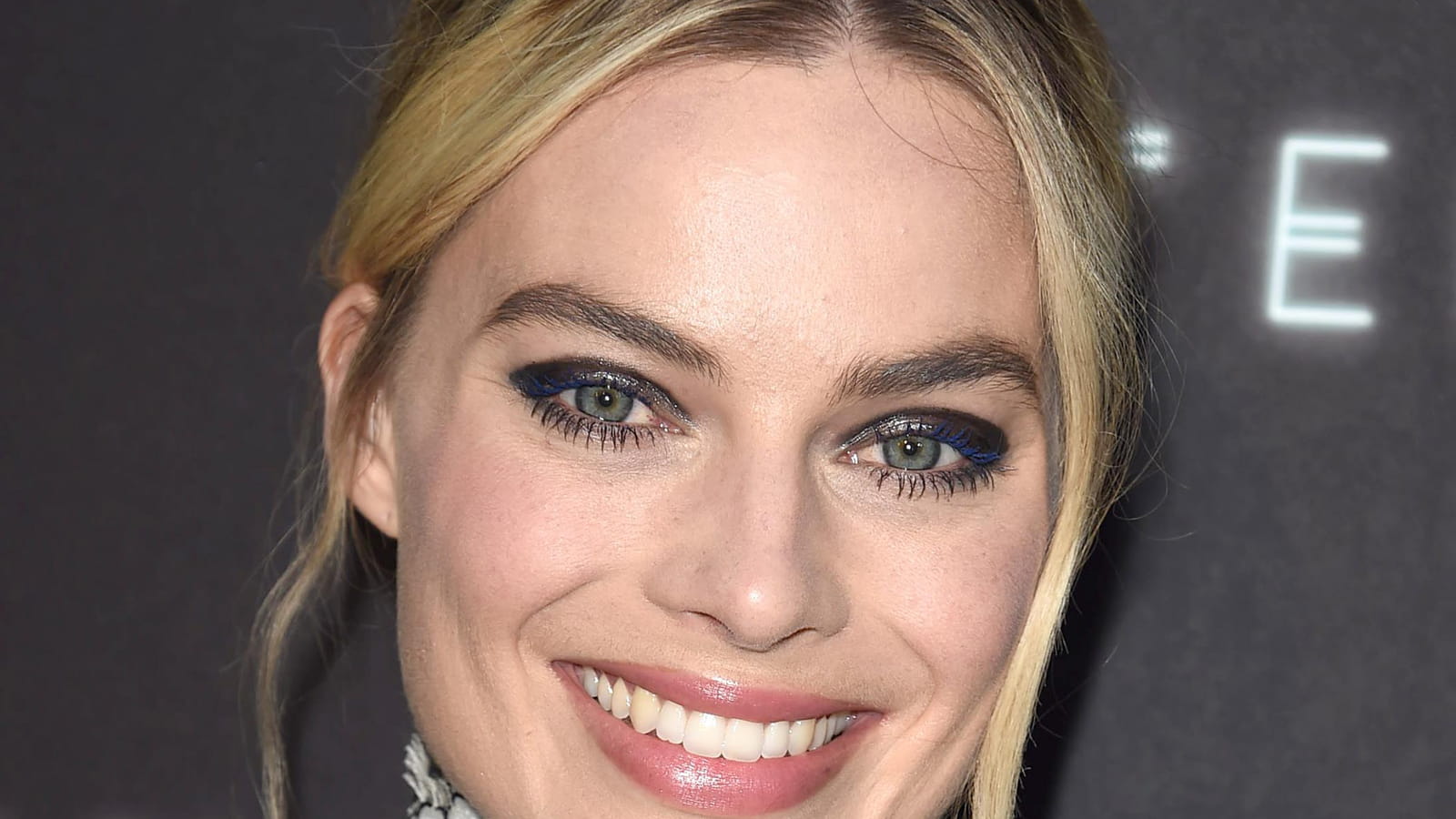 Le regard irisé de Margot Robbie