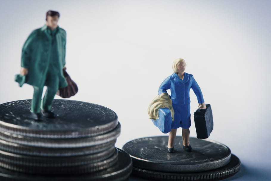Femmes confinées, femmes "surchargées" : la crise creuse les inégalités de genre