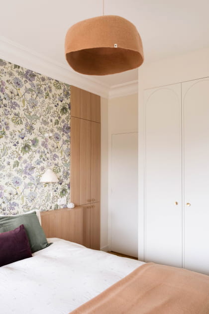 Apr&egrave;s&nbsp;: une chambre avec plein de rangements dans les cloisons