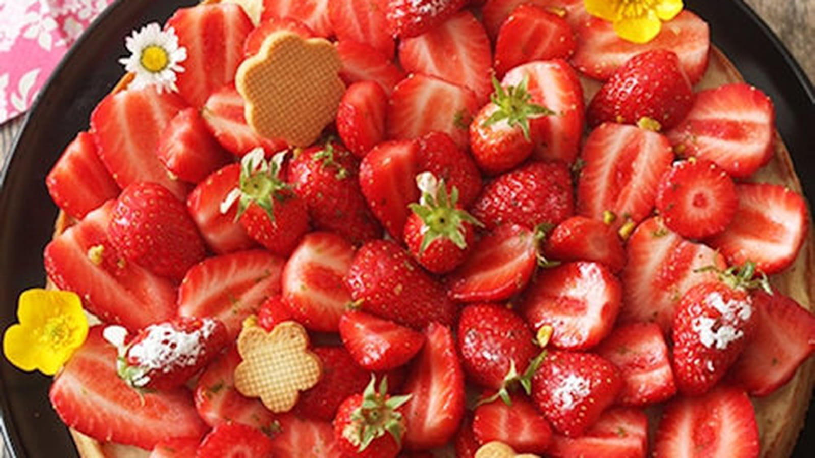 Tarte aux fraises et pistaches concassées