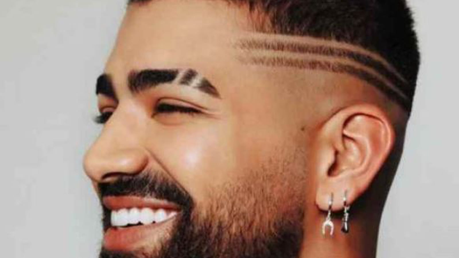 Les cheveux courts avec un côté stylisé