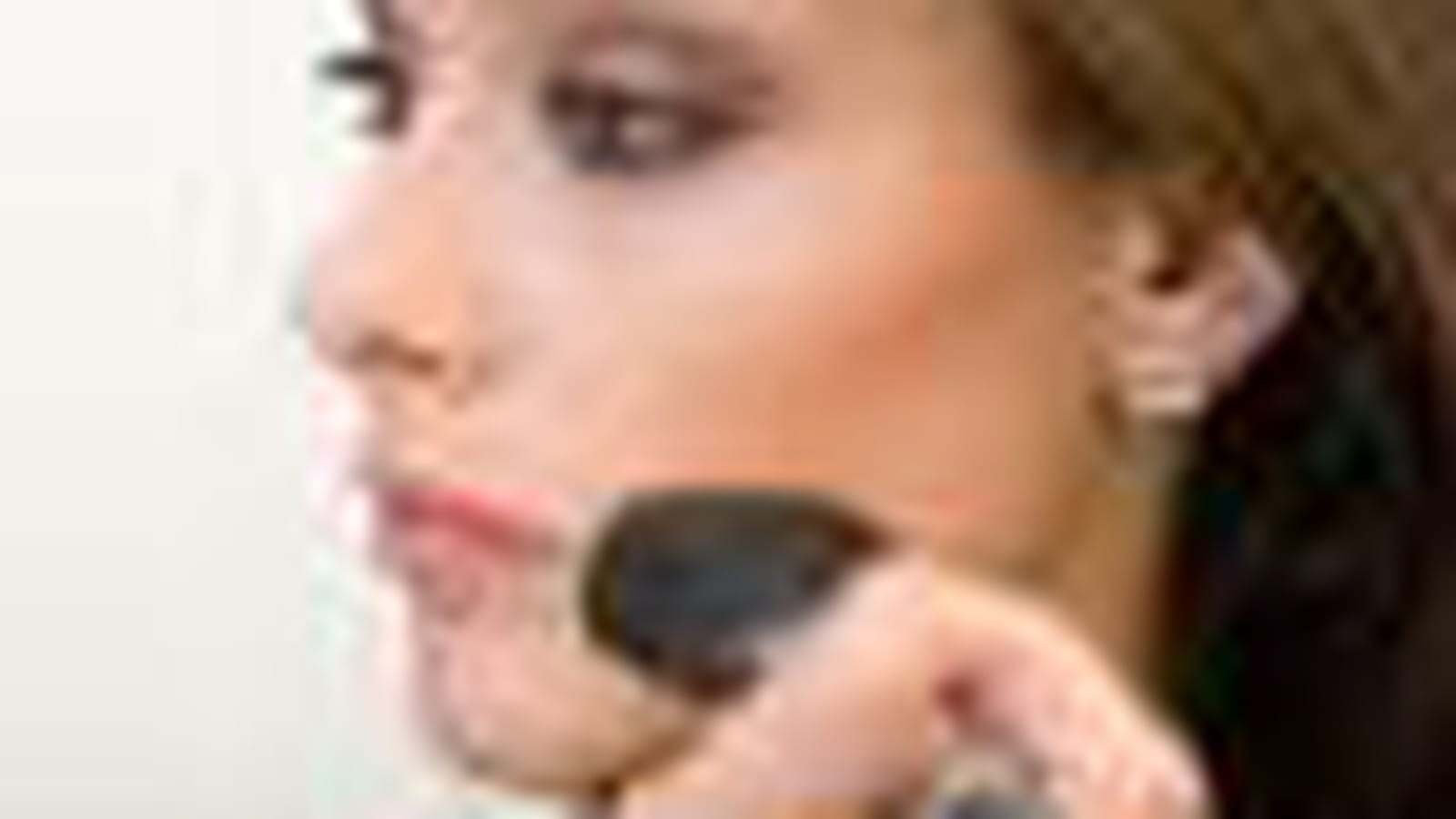 Du blush pour structurer le visage